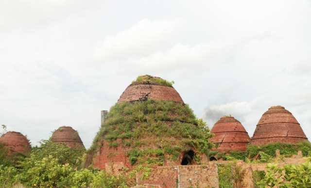 Du ngoạn l&agrave;ng l&ograve; gạch