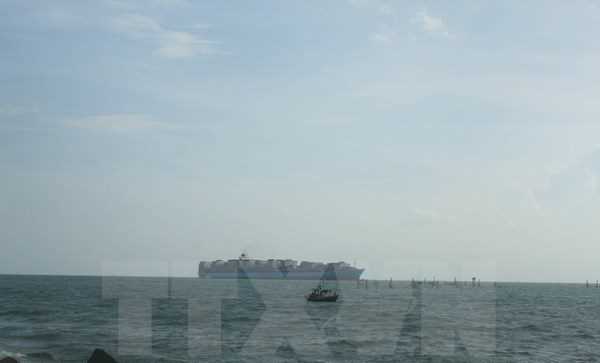 Va chạm với tàu hàng, sà lan chở 8 người bị chìm ngoài biển Vũng Tàu