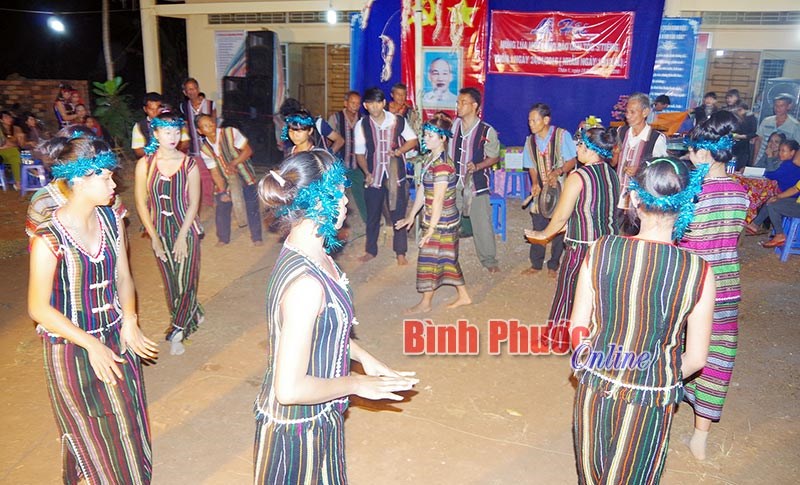 M&uacute;a d&acirc;n gian truyền thống của người S&rsquo;ti&ecirc;ng