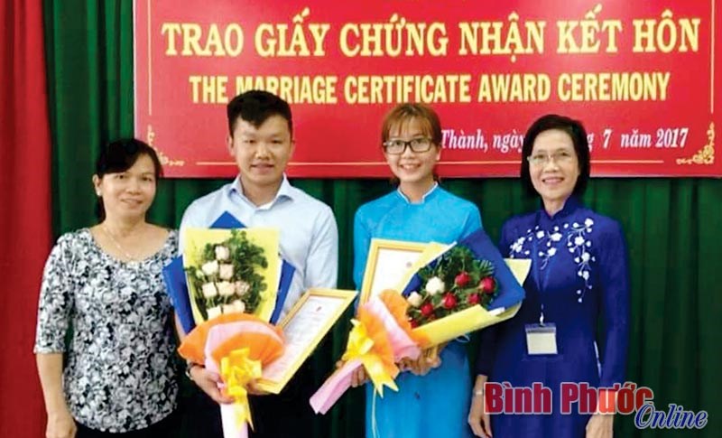 N&ecirc;n triển khai ngay lễ trao giấy chứng nhận kết h&ocirc;n