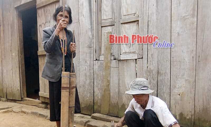 Nghề r&egrave;n truyền thống của người Mơn&ocirc;ng B&igrave;nh Phước