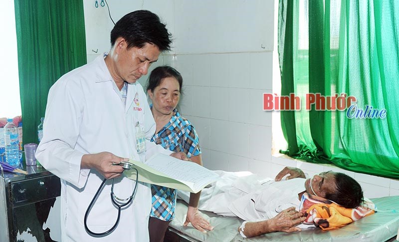 Người dân “chóng mặt” với BHYT    