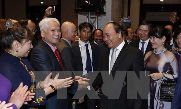 Thủ tướng Nguyễn Xu&acirc;n Ph&uacute;c gặp gỡ cộng đồng người Việt tại Đức