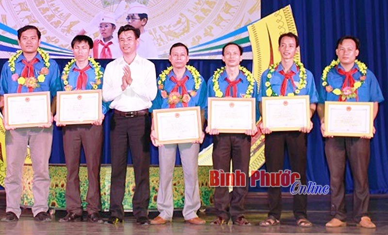 Những tổng phụ trách đội giỏi ở Phú Riềng