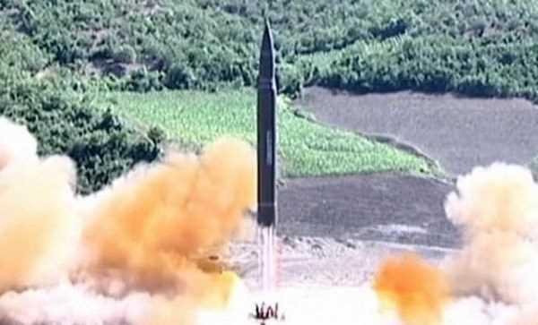 Triều Tiên phóng tên lửa, người dân Nhật Bản được yêu cầu trú ẩn