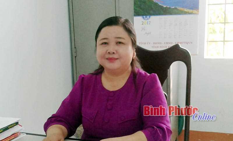 Nữ c&aacute;n bộ mặt trận n&oacute;i d&acirc;n nghe, l&agrave;m d&acirc;n tin