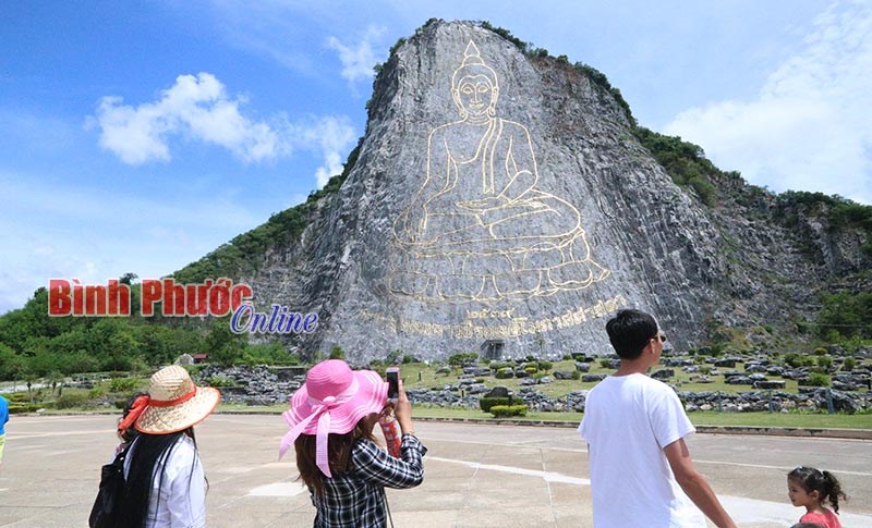 N&uacute;i Phật v&agrave;ng v&agrave; l&ograve;ng hiếu thảo của vua Rama thứ 10