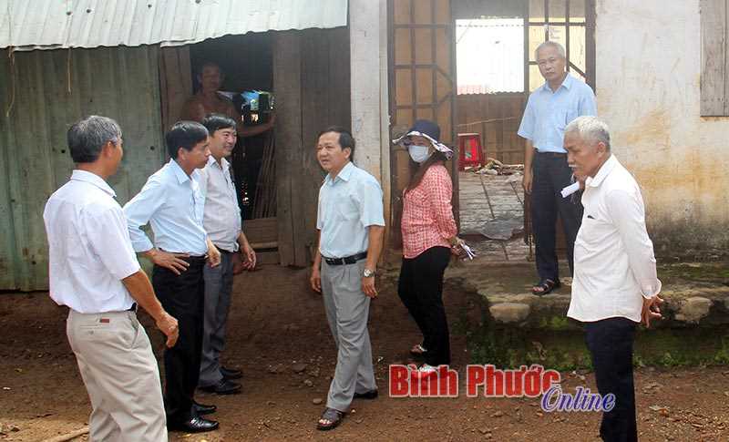 Ông Điểu Kem - cán bộ thôn đa tài và gương mẫu