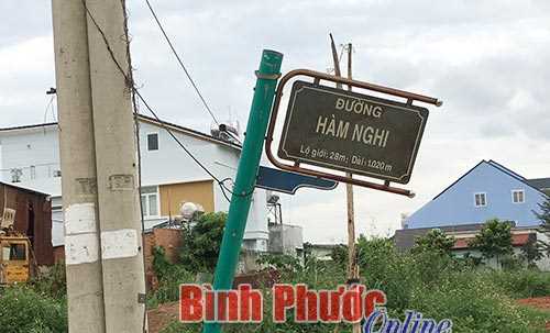 Bảng t&ecirc;n đường đặt sai vị tr&iacute;