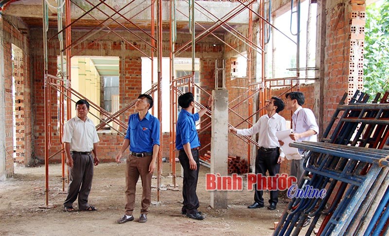 Ph&aacute;t huy vai tr&ograve; gi&aacute;m s&aacute;t cộng đồng trong x&acirc;y dựng NTM