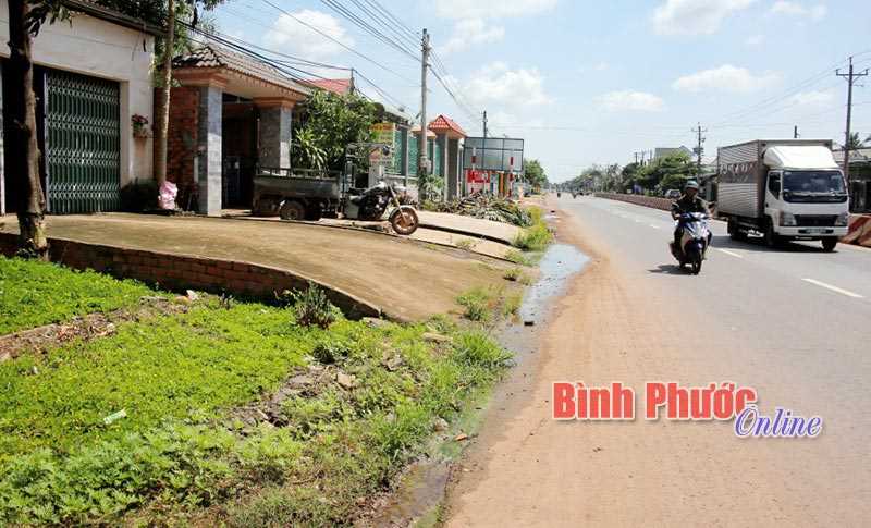 Đường ng&otilde; cản trở giao th&ocirc;ng