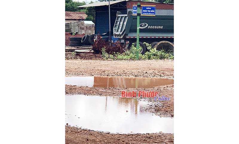 Sớm sửa chữa c&aacute;c &ldquo;ổ voi&rdquo; ở ng&atilde; ba