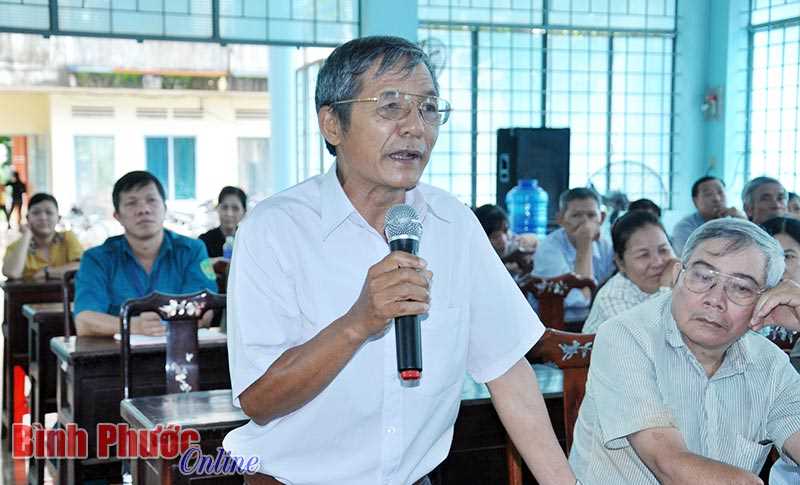 Ph&oacute; chủ tịch UBND tỉnh Huỳnh Anh Minh tiếp x&uacute;c cử tri huyện Hớn Quản