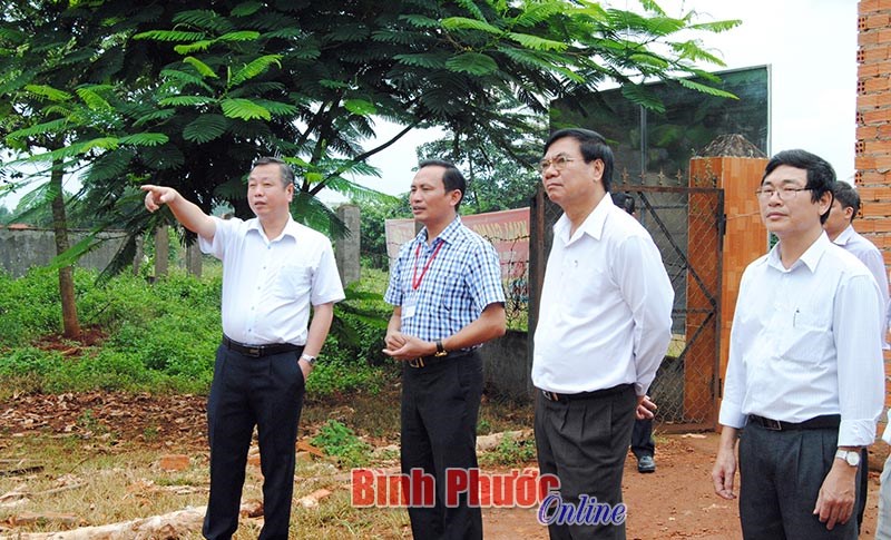 Phó chủ tịch UBND tỉnh kiểm tra tiến độ xây dựng nông thôn mới xã Đức Liễu