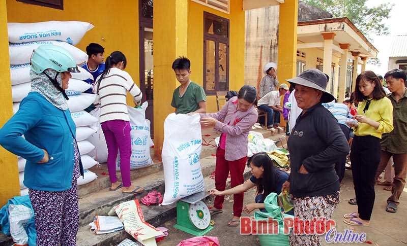 Phong tr&agrave;o thi đua &ldquo;Cả nước chung tay v&igrave; người ngh&egrave;o...&rdquo;