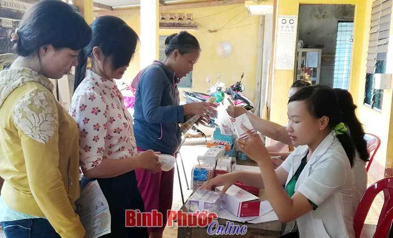 Phụ nữ vùng biên được tuyên truyền dân số - KHHGĐ