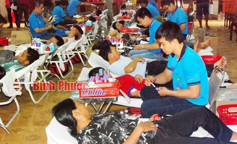 PHÚ RIỀNG: Thu 353 đơn vị máu tình nguyện đợt 2