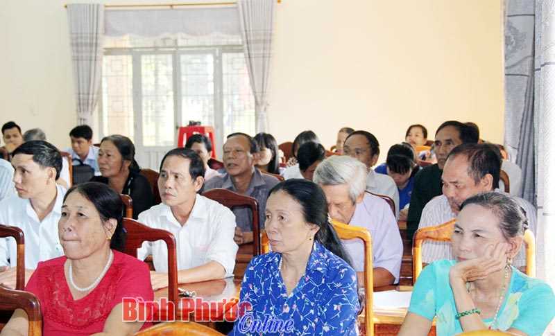 Tuy&ecirc;n truyền ch&iacute;nh s&aacute;ch ph&aacute;p luật cho 100 người d&acirc;n x&atilde; Ph&uacute; Riềng