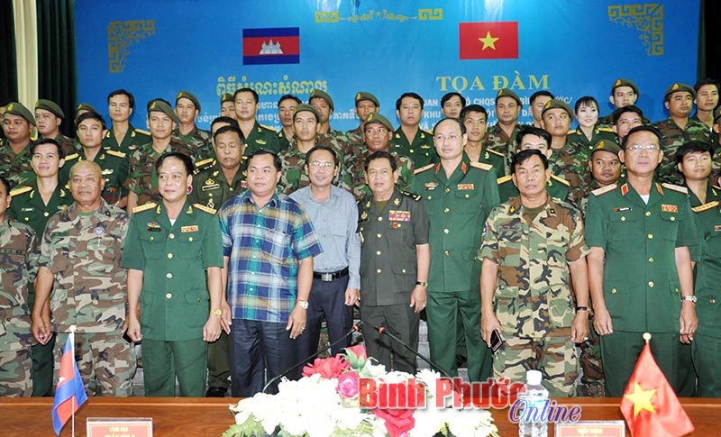 Tọa đ&agrave;m sĩ quan trẻ B&igrave;nh Phước v&agrave; Karati&eacute;