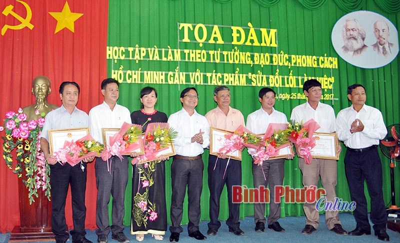 S&aacute;ng tạo của B&ugrave; Đốp trong thực hiện Chỉ thị 05