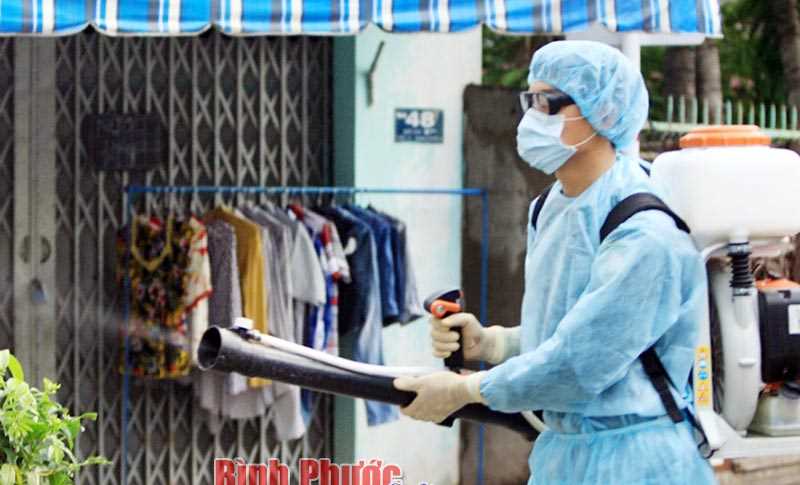 Đồng Xoài thực hiện phun thuốc phòng, chống bệnh sốt xuất huyết