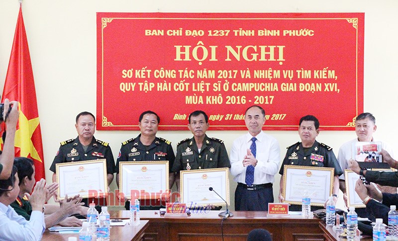 Sơ kết c&ocirc;ng t&aacute;c t&igrave;m kiếm, quy tập h&agrave;i cốt liệt sĩ