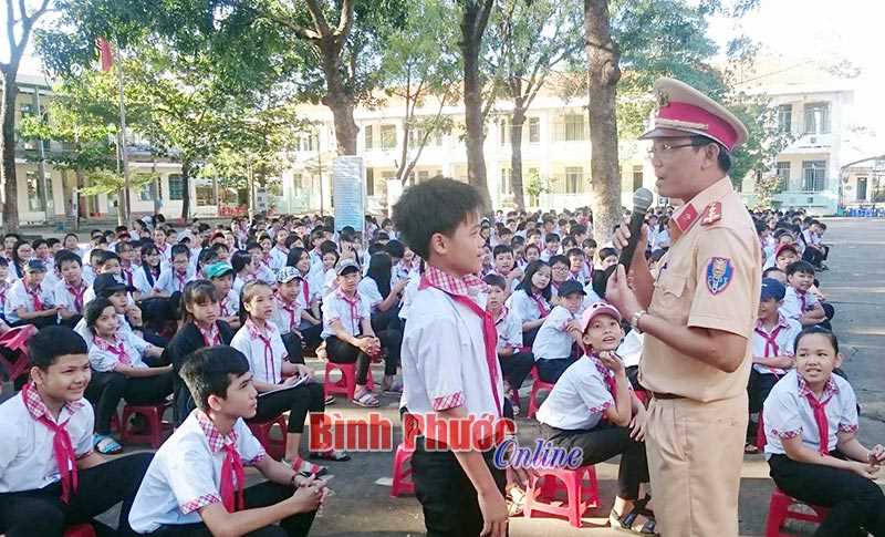Tăng cường tuyên truyền luật giao thông trong trường học