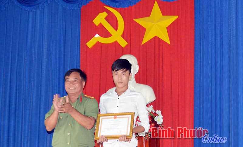 T&acirc;n Th&agrave;nh ph&aacute;t huy sức mạnh to&agrave;n d&acirc;n bảo vệ an ninh Tổ quốc