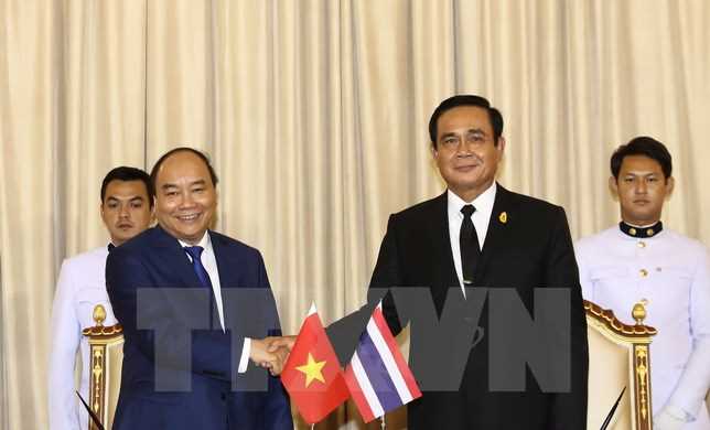 Thủ tướng Nguyễn Xu&acirc;n Ph&uacute;c hội đ&agrave;m với Thủ tướng Th&aacute;i Lan