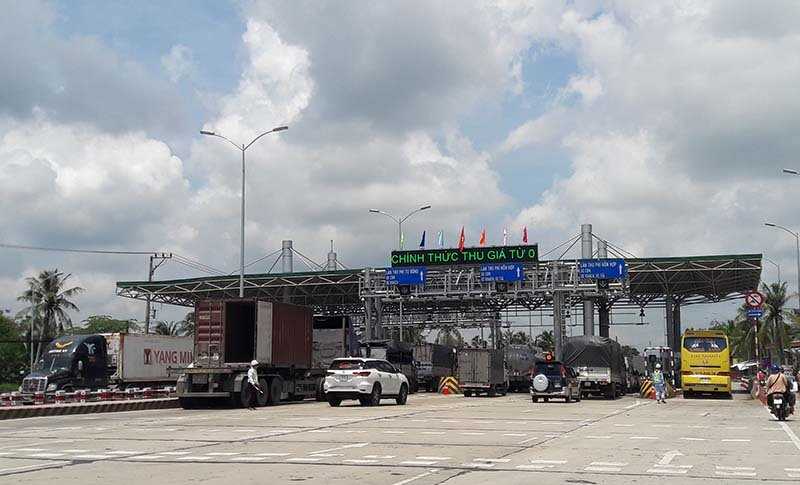 Qua trạm thu phí có vui vẻ?