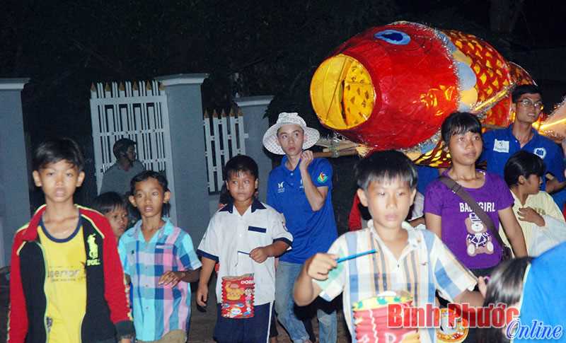 C&ugrave;ng thiếu nhi Hớn Quản vui hội trăng rằm