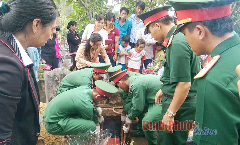 Truy điệu, an t&aacute;ng liệt sĩ Ho&agrave;ng Thị Kim