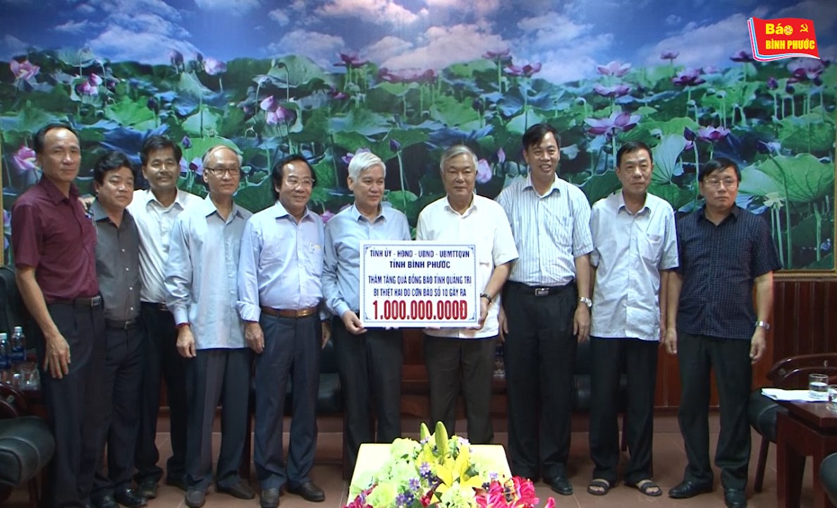 [Video] Lãnh đạo tỉnh thăm, trao tiền ủng hộ các tỉnh Quảng Trị, Quảng Bình, Hà Tĩnh và Nghệ An