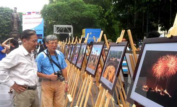 Trưng b&agrave;y những bức ảnh đẹp về đất nước v&agrave; con người ASEAN