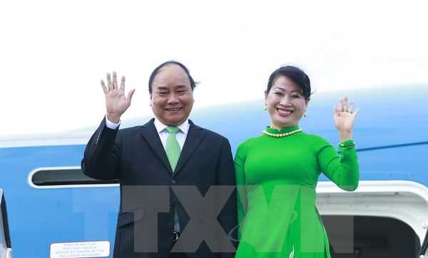 Thủ tướng Nguyễn Xu&acirc;n Ph&uacute;c đến Amsterdam, bắt đầu thăm H&agrave; Lan