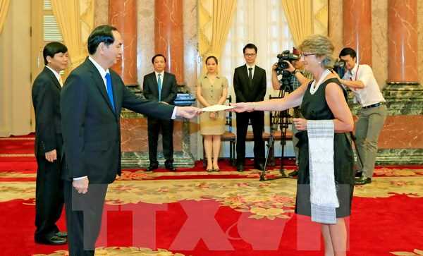 Chủ tịch nước tiếp c&aacute;c Đại sứ T&acirc;y Ban Nha v&agrave; Yemen tr&igrave;nh Quốc thư