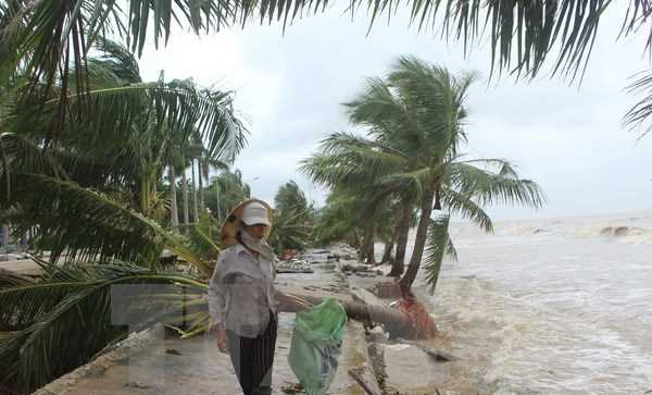 Cảnh báo mưa dông mạnh và lốc xoáy khu vực giữa và Nam biển Đông