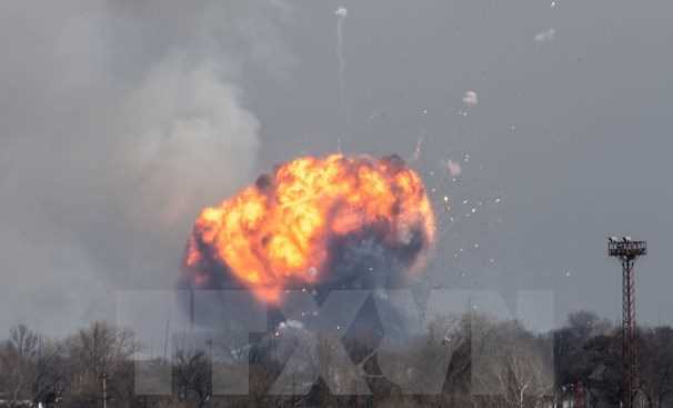 Sơ tán khẩn cấp hơn 28.000 người sau vụ nổ kho vũ khí tại Ukraine