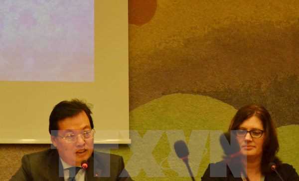 Việt Nam dự Hội thảo về quản l&yacute; rủi ro bom m&igrave;n s&oacute;t lại sau chiến tranh