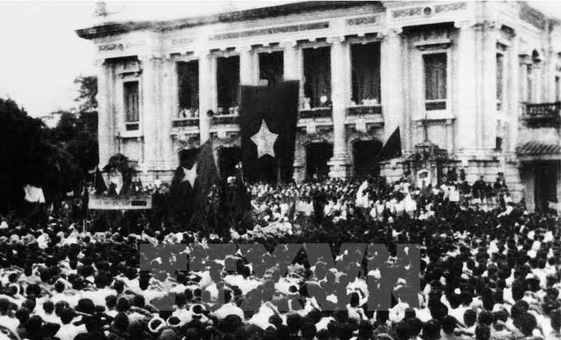 Những h&igrave;nh ảnh h&agrave;o h&ugrave;ng của C&aacute;ch mạng th&aacute;ng T&aacute;m