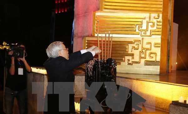 L&atilde;nh đạo Đảng, Nh&agrave; nước tưởng niệm c&aacute;c Anh h&ugrave;ng Liệt sỹ