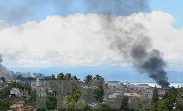 Tổng thống Philippines dọa chấm dứt hòa đàm với phiến quân