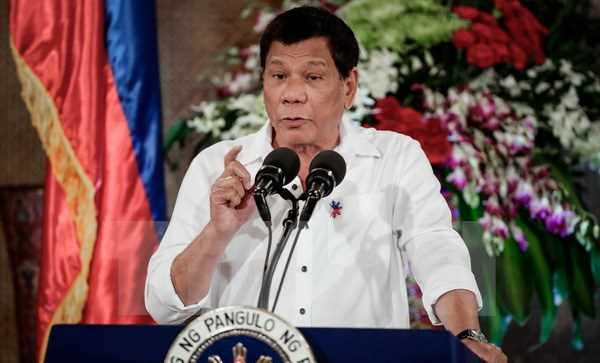 Tổng thống Duterte thừa nhận Mỹ cung cấp vũ khí cho Philippines