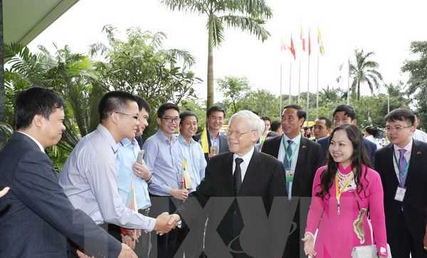 Tổng B&iacute; thư Nguyễn Ph&uacute; Trọng gặp gỡ b&agrave; con kiều b&agrave;o tại Myanmar