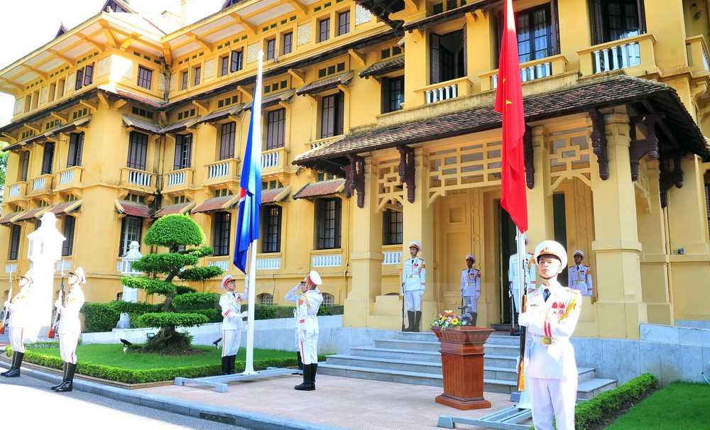 Lễ thượng cờ ASEAN kỷ niệm 50 năm th&agrave;nh lập Hiệp hội
