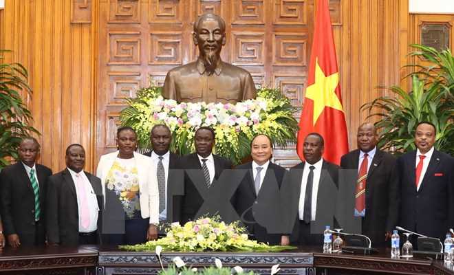 Thủ tướng Ch&iacute;nh phủ Nguyễn Xu&acirc;n Ph&uacute;c tiếp Đo&agrave;n Bộ trưởng Tazania