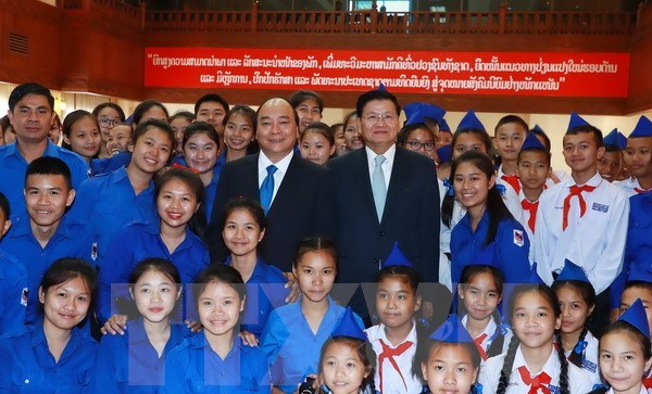 Thủ tướng L&agrave;o h&agrave;i l&ograve;ng với sự ph&aacute;t triển quan hệ với Việt Nam