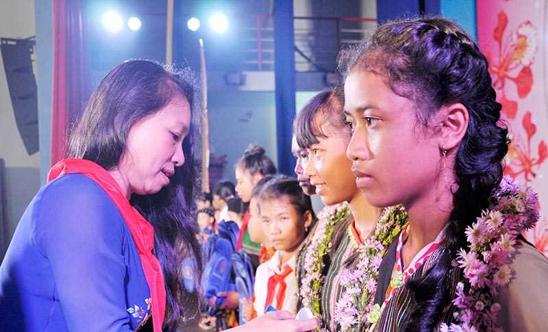 Tuyên dương 88 học sinh dân tộc thiểu số tiêu biểu