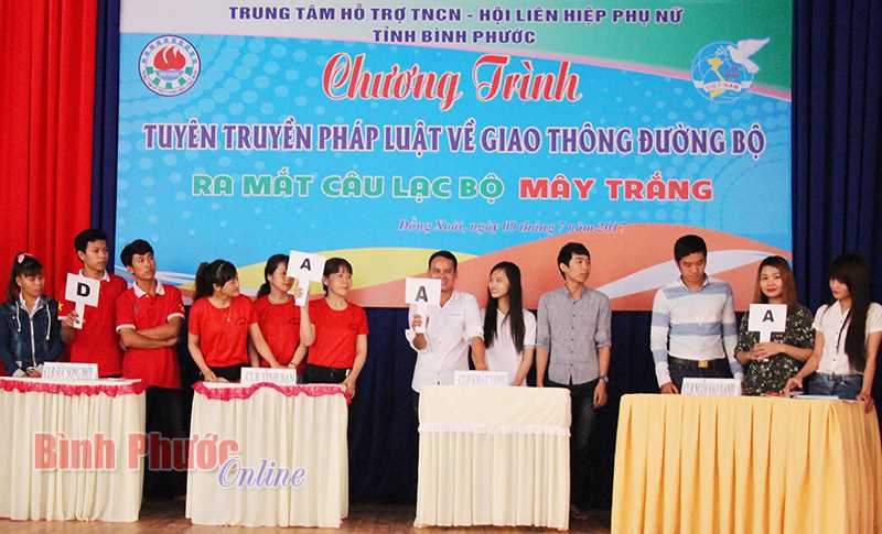 Tuy&ecirc;n truyền ph&aacute;p luật về giao th&ocirc;ng đường bộ cho thanh ni&ecirc;n c&ocirc;ng nh&acirc;n