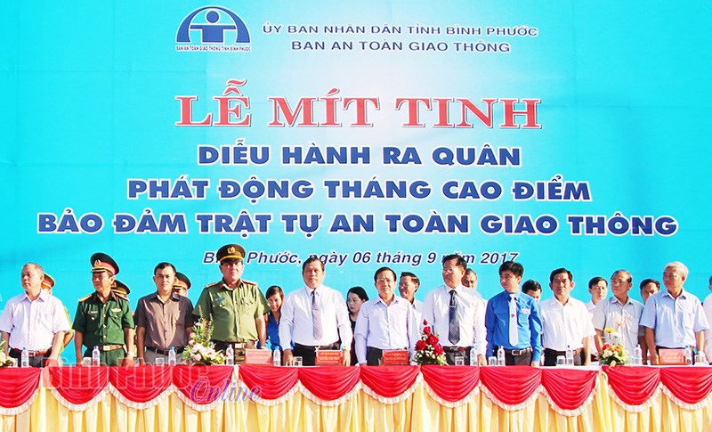 UBND tỉnh ph&aacute;t động Th&aacute;ng cao điểm an to&agrave;n giao th&ocirc;ng